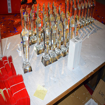 靚麗的獎品與獎杯_副本