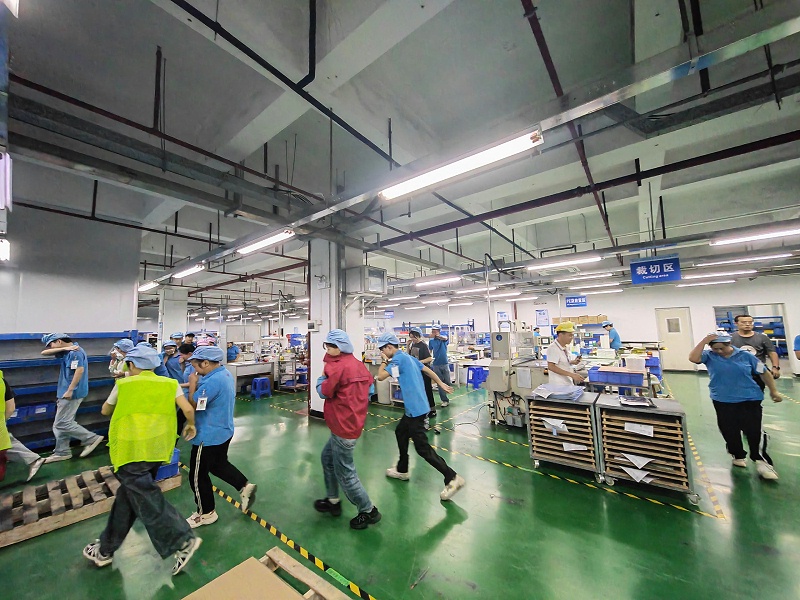 兆科導(dǎo)熱材料自動(dòng)化裁切車間:為熱管理提供高精密的定制化解決方案 兆科導(dǎo)熱材料自動(dòng)化裁切車間:為熱管理提供高精密的定制化解決方案